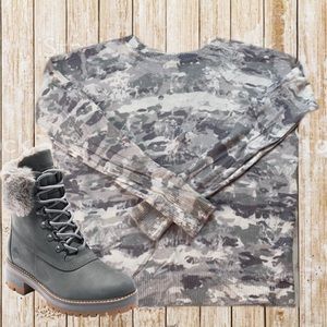 Rock & Republic Sweater Women’s Small Long Sleeve Knit Pullover camouflage, gray